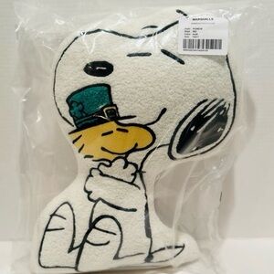 Peanuts NWT Snoopy St Patrick’s Shamrock 14 x 17 Pillow